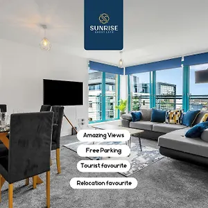 Apartment The Penthouse, Spacious, Stunning Views, Foosball Table, 3 Large Rooms, Central Location, River Front, 1 Min From Tay Bridge, V&A, Train Station, City Centre, Lift Access, Free Parking & Wifi, Price Match Gaurantee By Sunrise Short Lets, Dundee